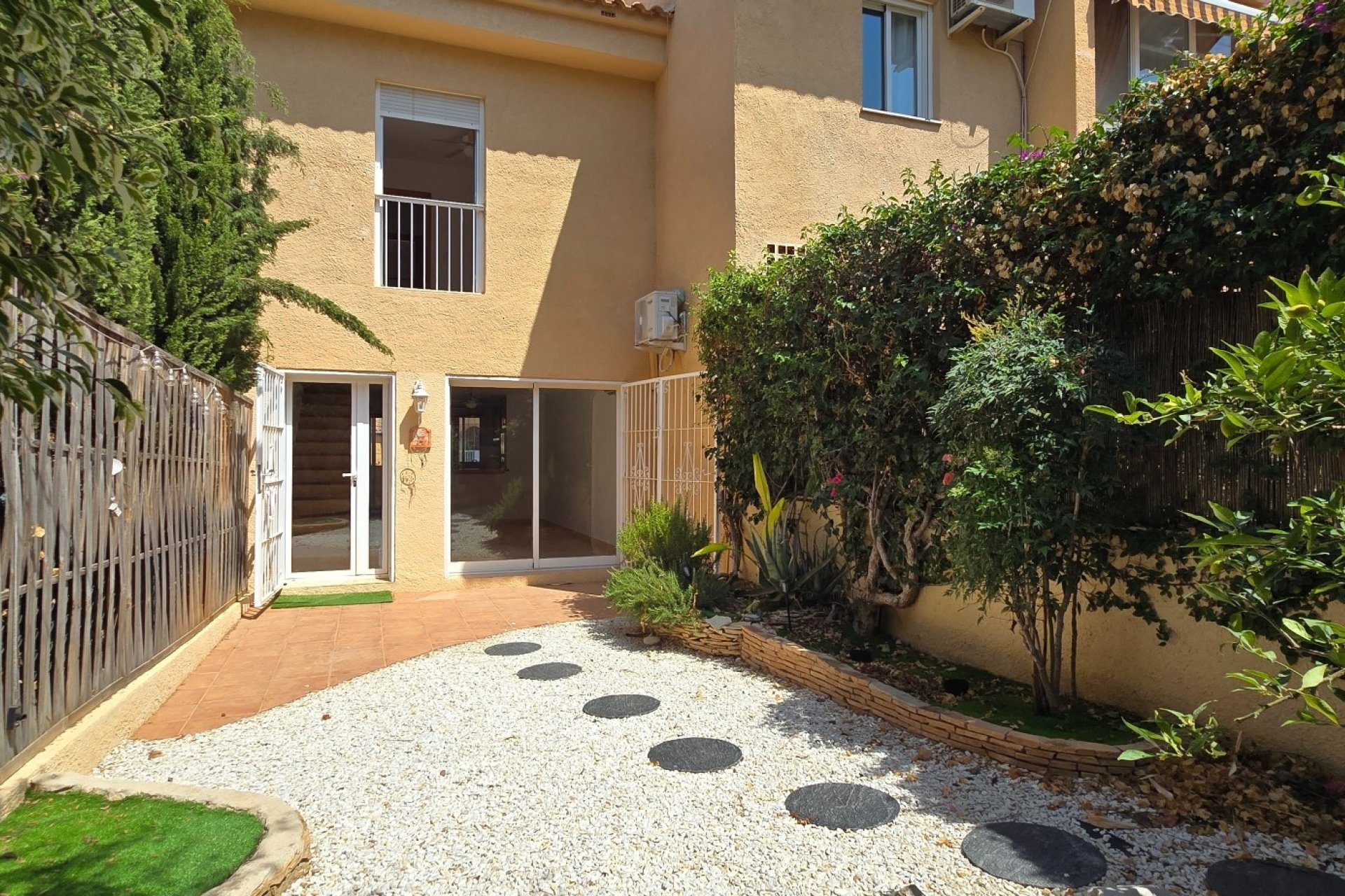 Resale - Townhouse -
Albir - center
