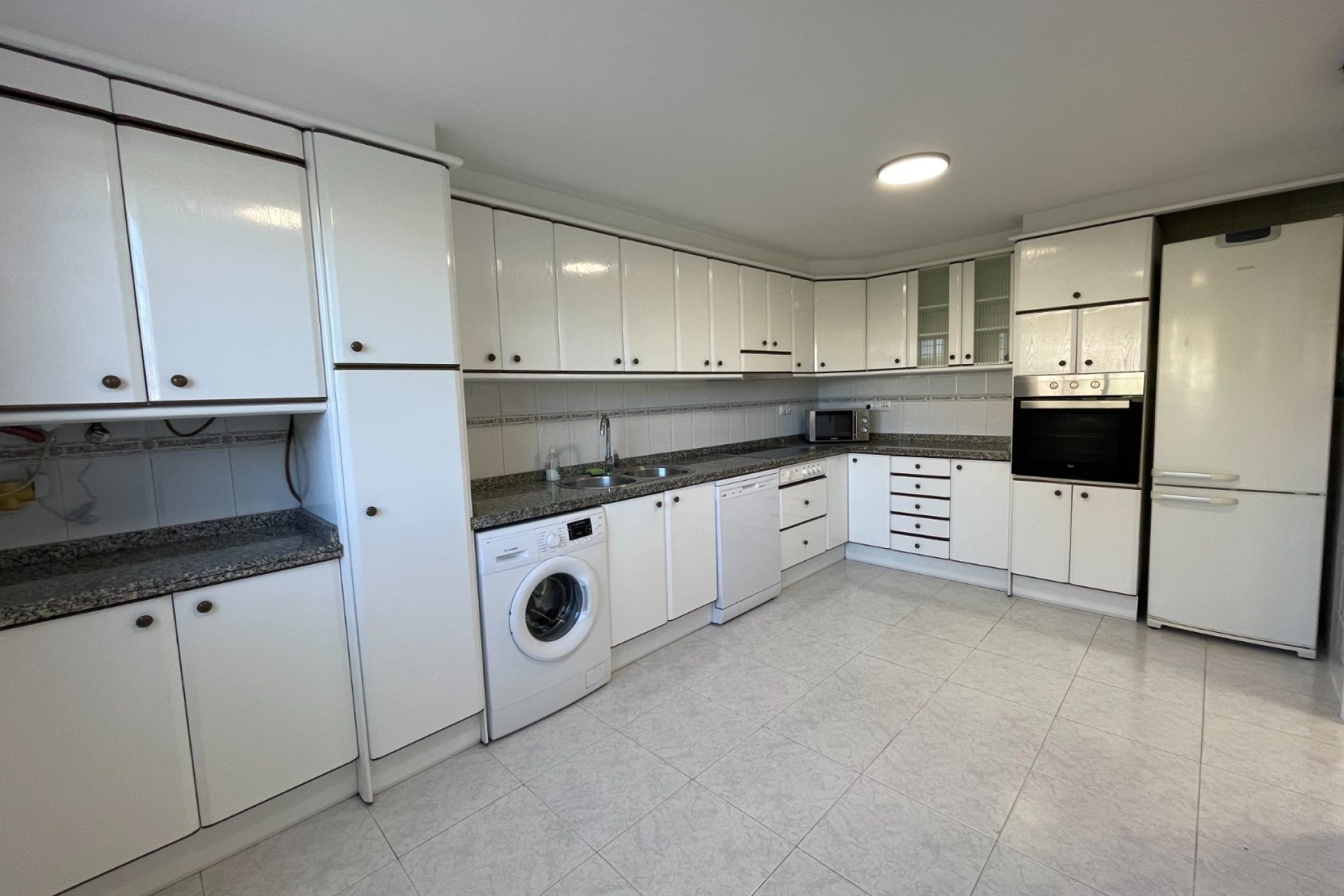 Resale - Townhouse -
Albir - center