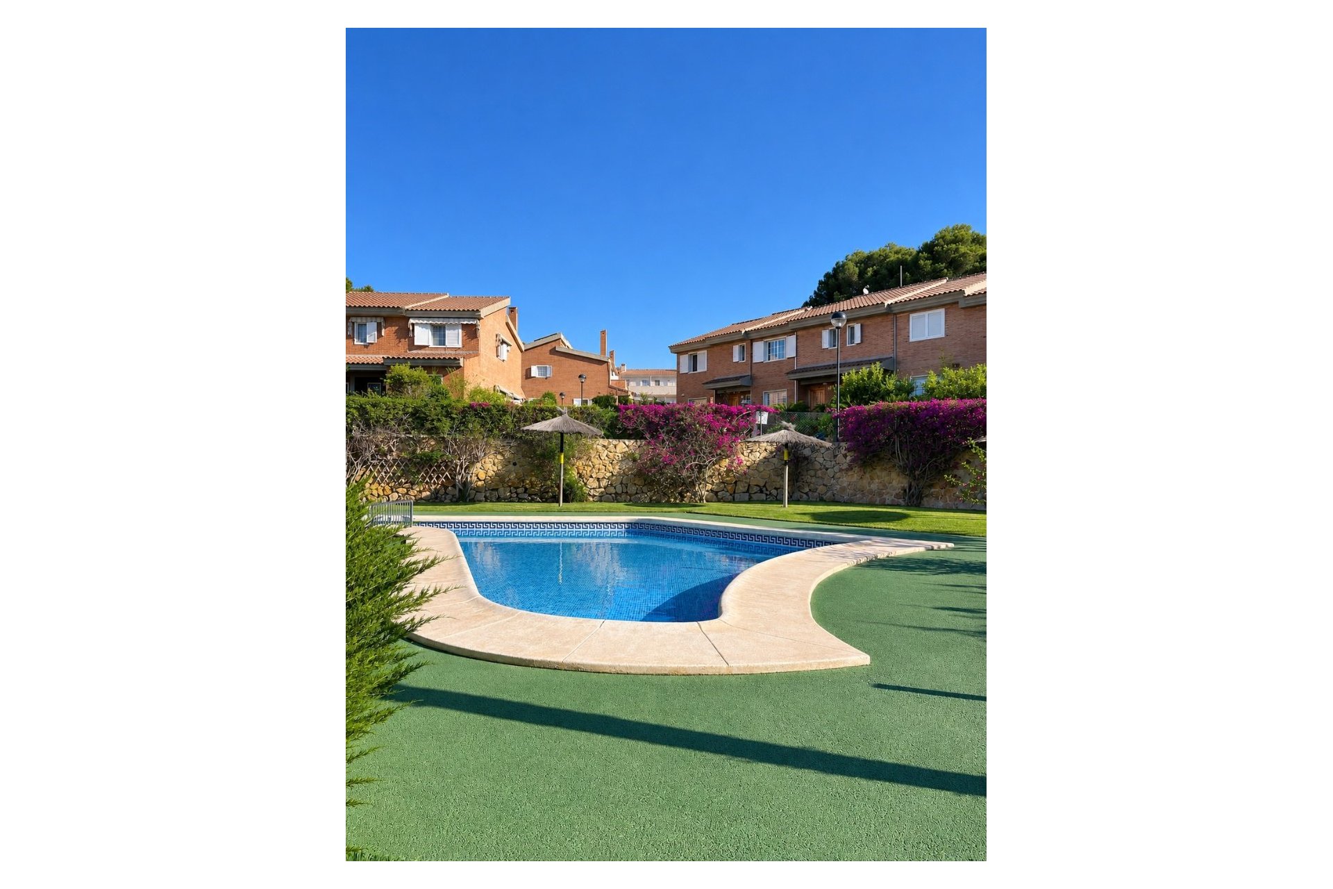 Resale - Townhouse -
Albir - center