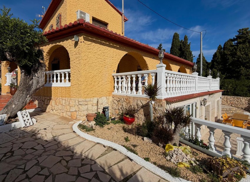 Resale - Villa -
Calpe - Zona Playa del Bol - Puerto