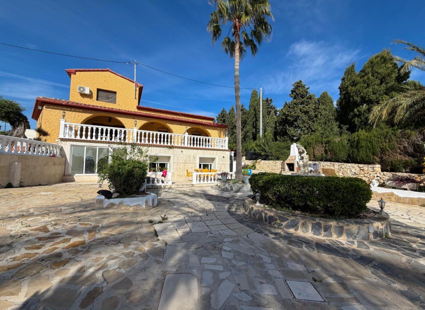 Resale - Villa -
Calpe - Zona Playa del Bol - Puerto