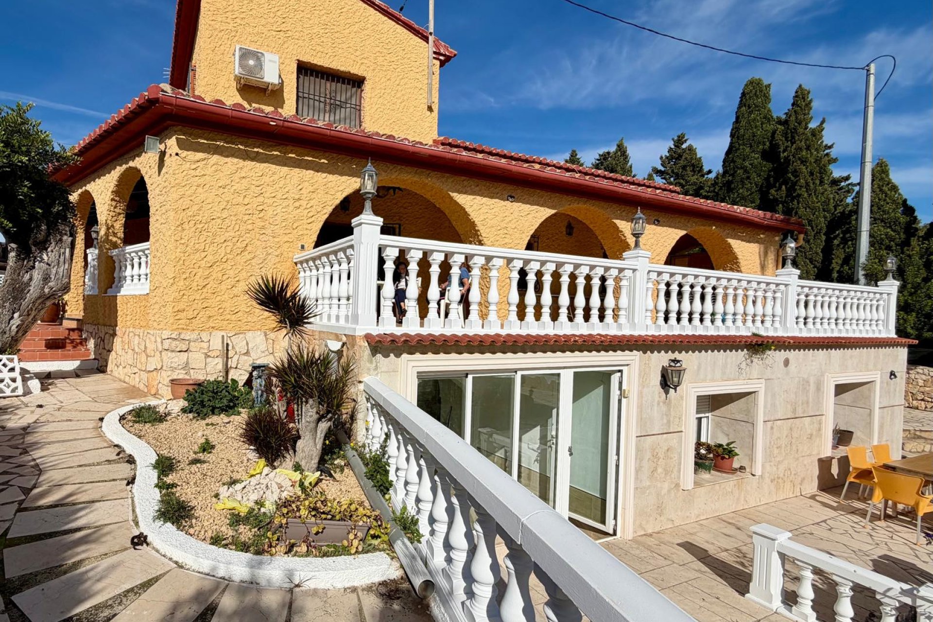 Resale - Villa -
Calpe - Zona Playa del Bol - Puerto