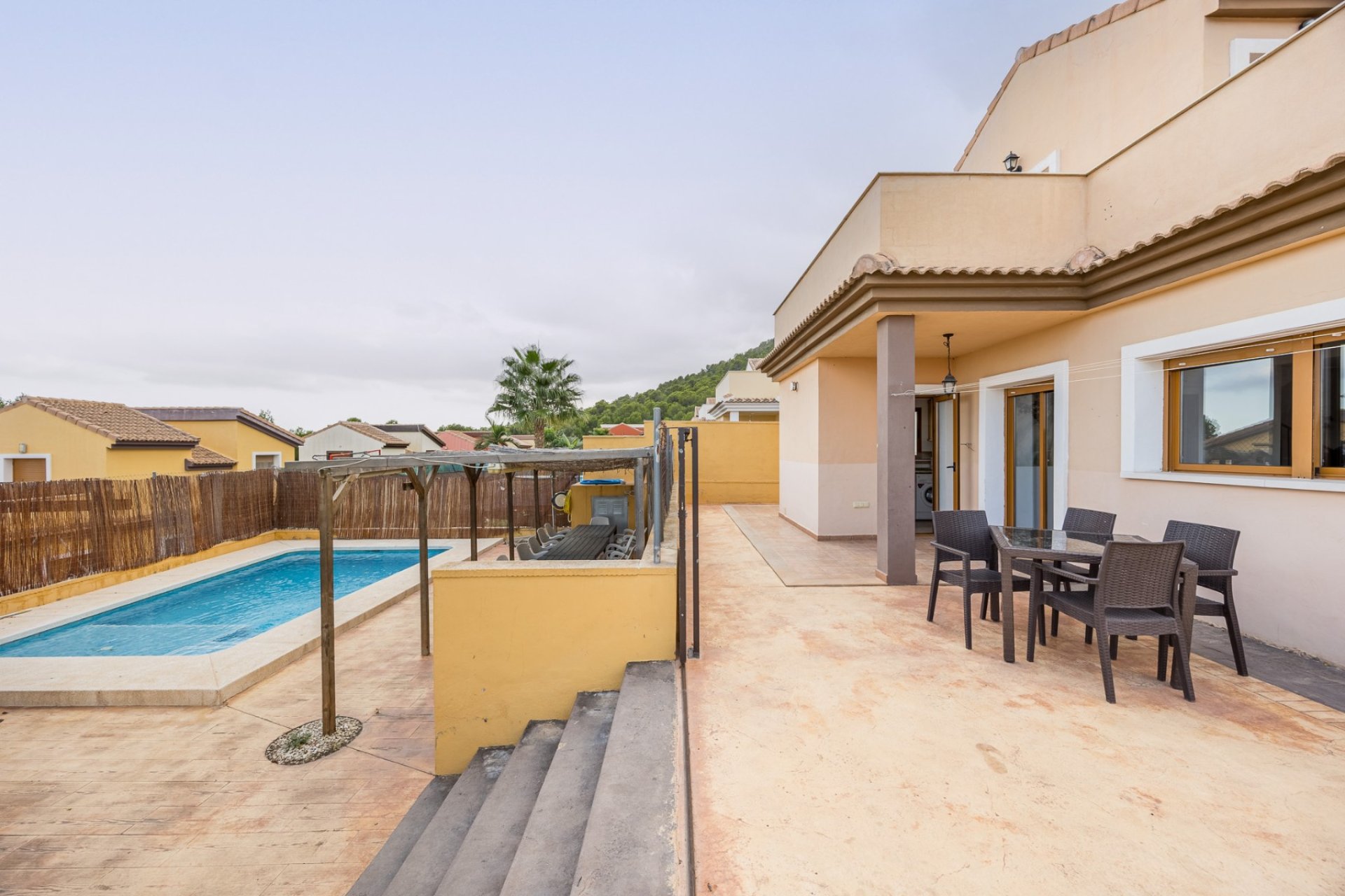 Resale - Villa -
Polop