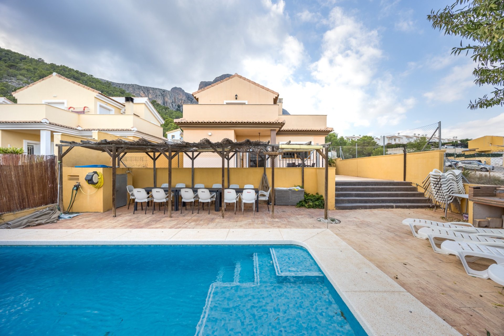 Resale - Villa -
Polop
