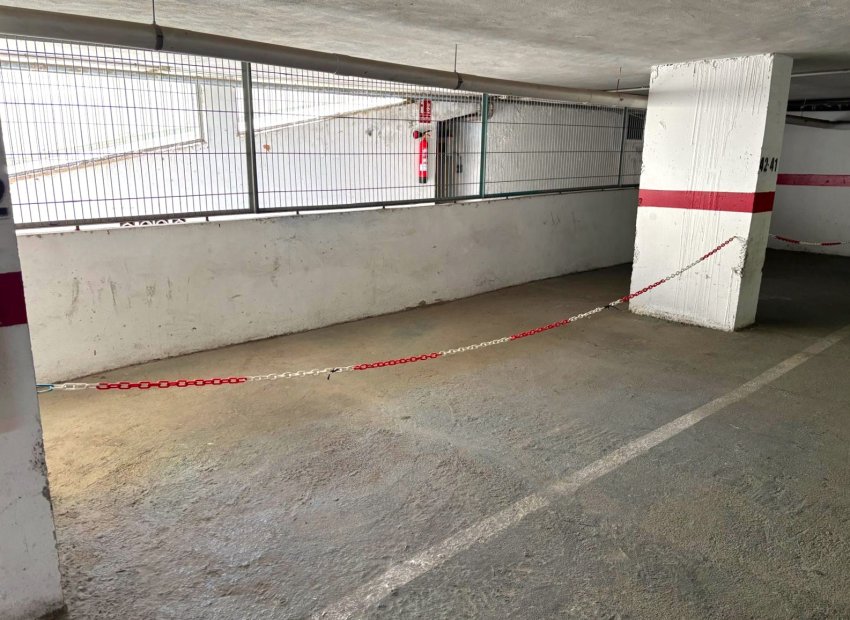 Revente - Garage -
Benidorm - Centro