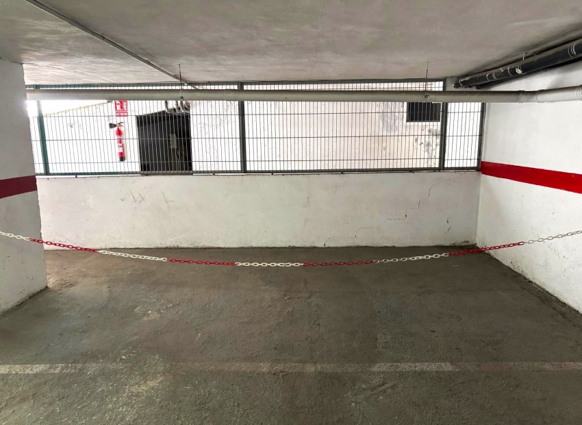 Revente - Garage -
Benidorm - Centro