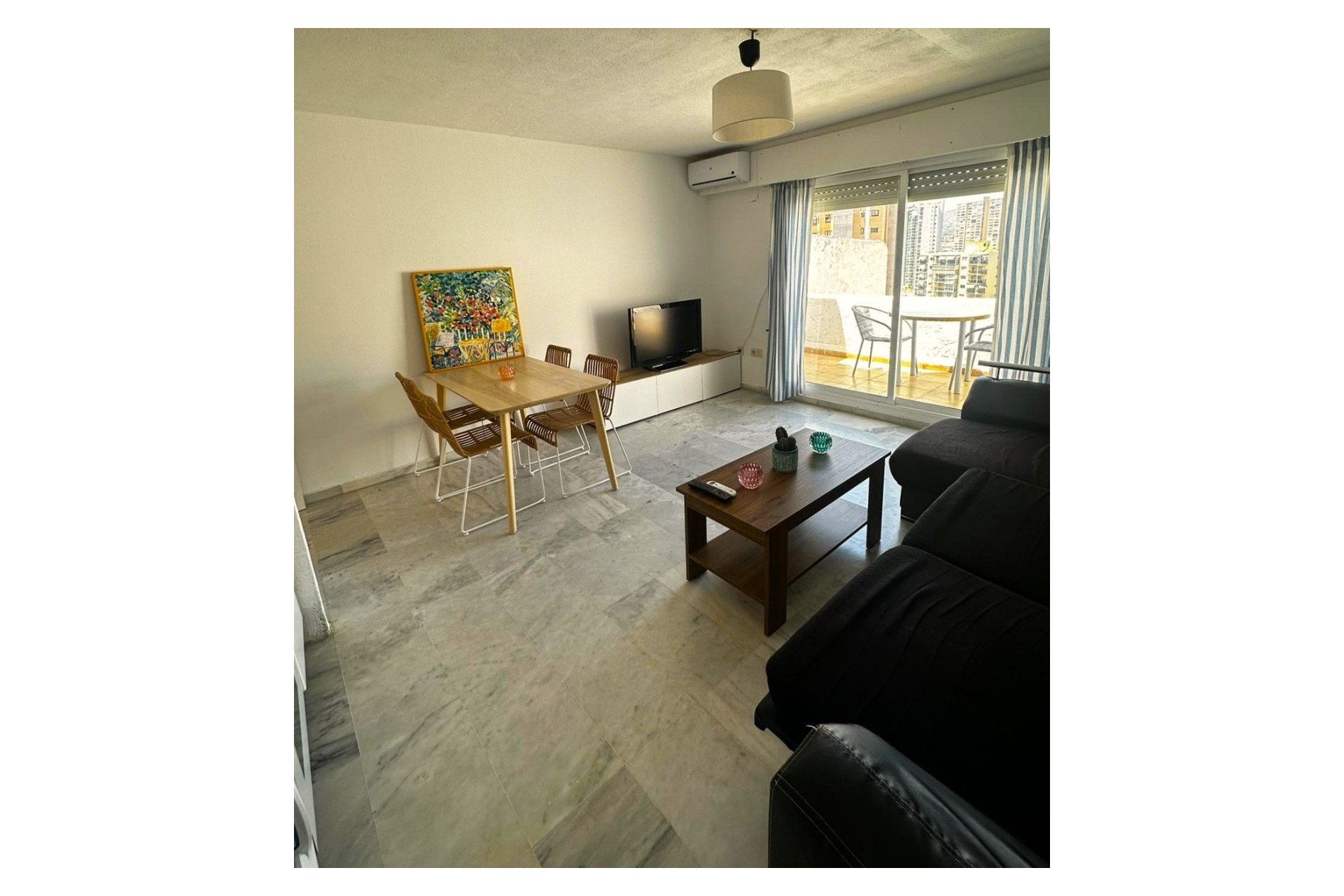 Salón - Apartamento con encanto en venta en Benidorm con piscina comunitaria (Costa Blanca)