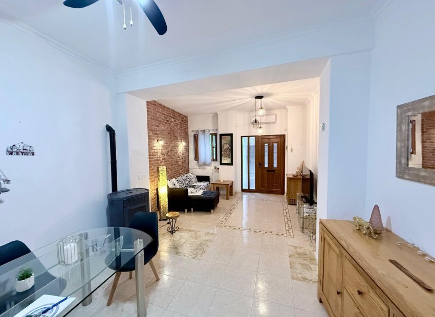 Salon - Casa en Palma de Mallorca con Vistas a la Montaña 