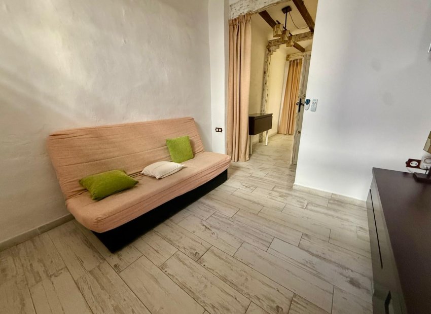 Salón - Casa en venta en Piles reformada.