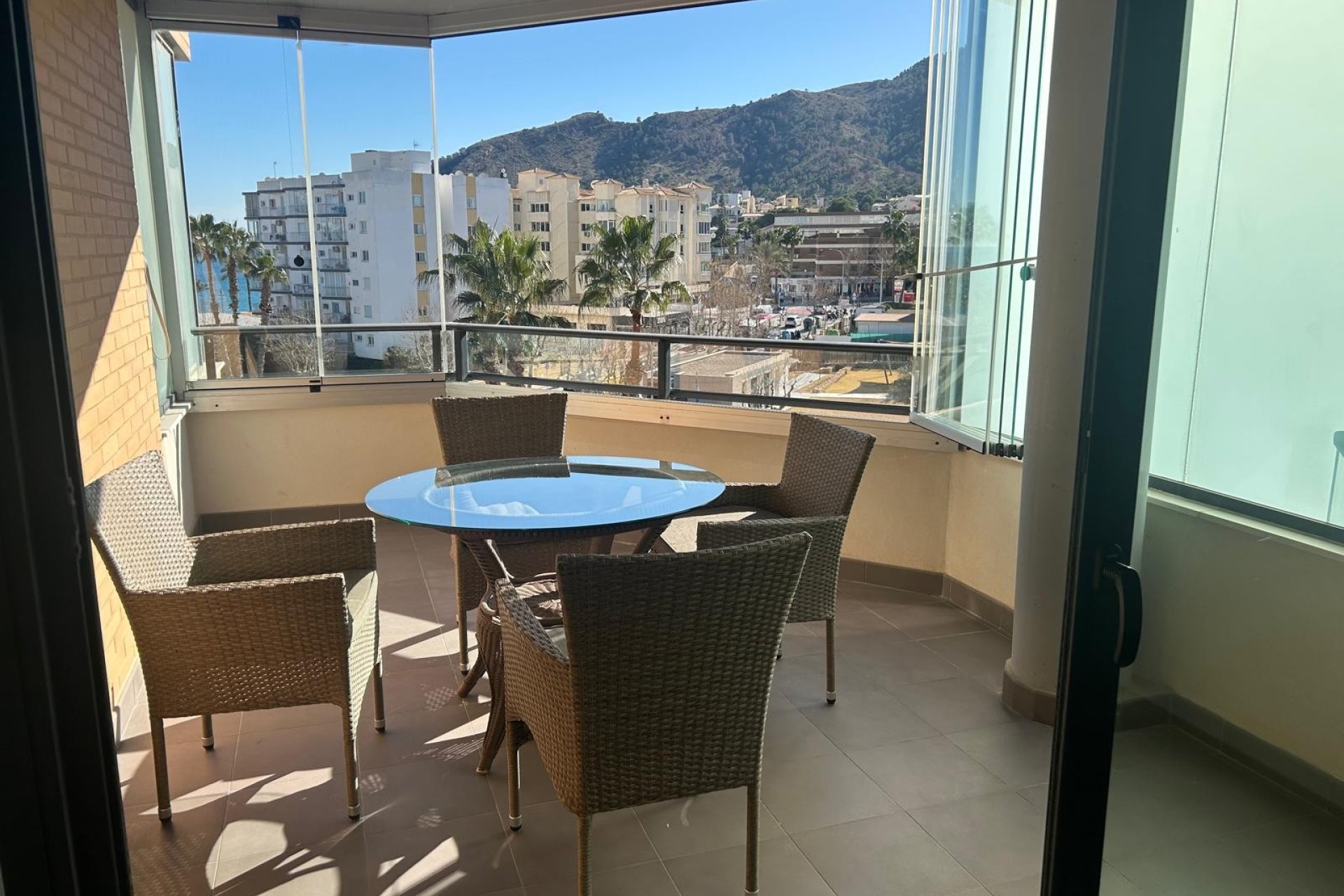 Segunda mano - Apartamento / piso -
Albir - centro