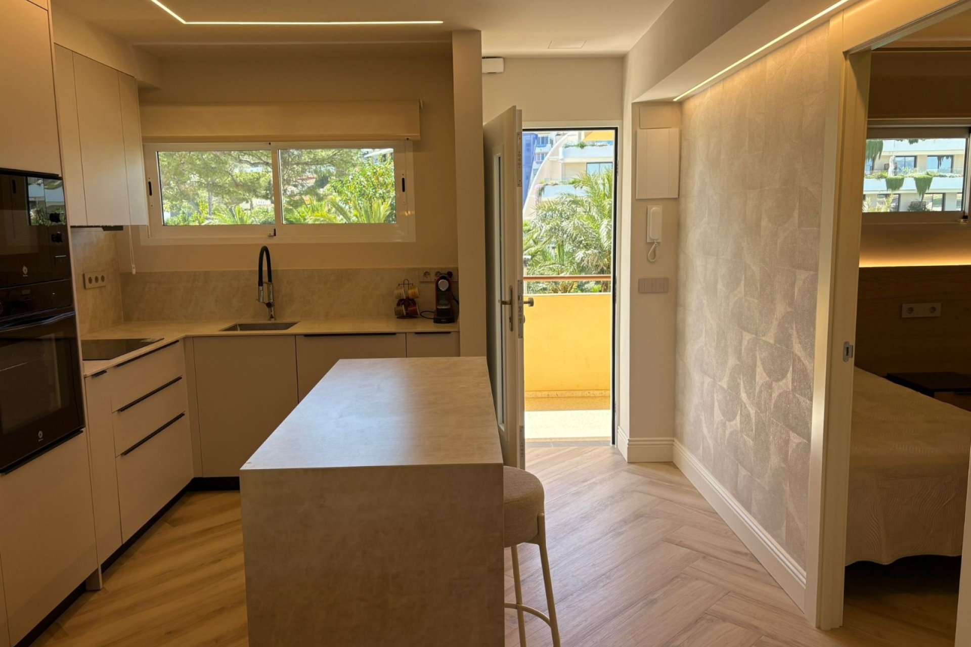 Segunda mano - Apartamento / piso -
Albir - centro