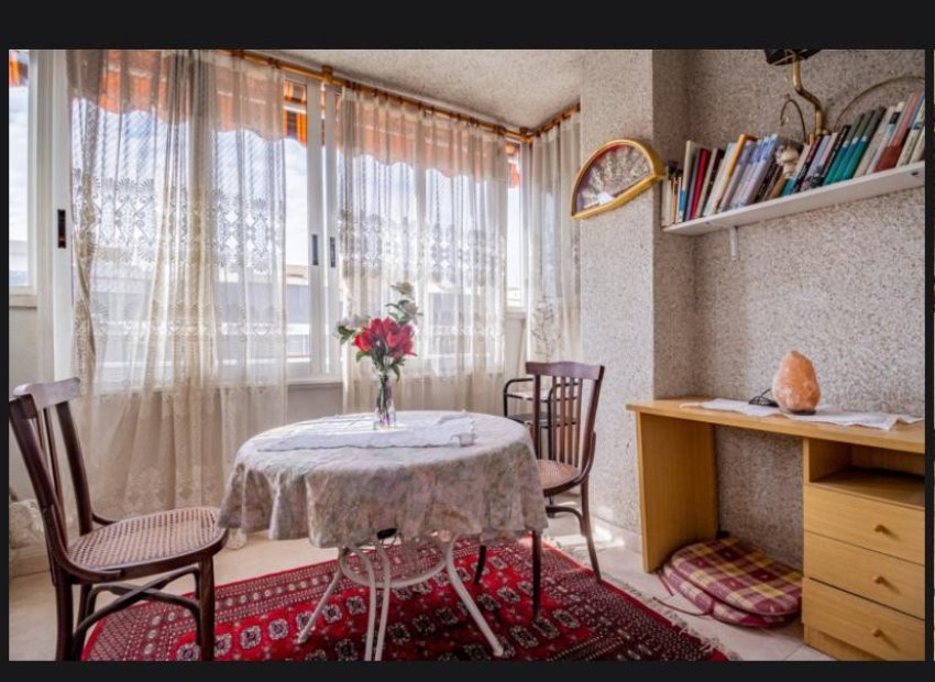 Segunda mano - Apartamento / piso -
Alfas del Pí