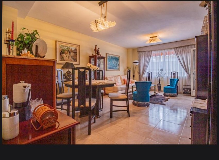 Segunda mano - Apartamento / piso -
Alfas del Pí