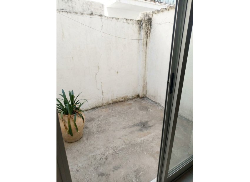 Segunda mano - Apartamento / piso -
Llauri