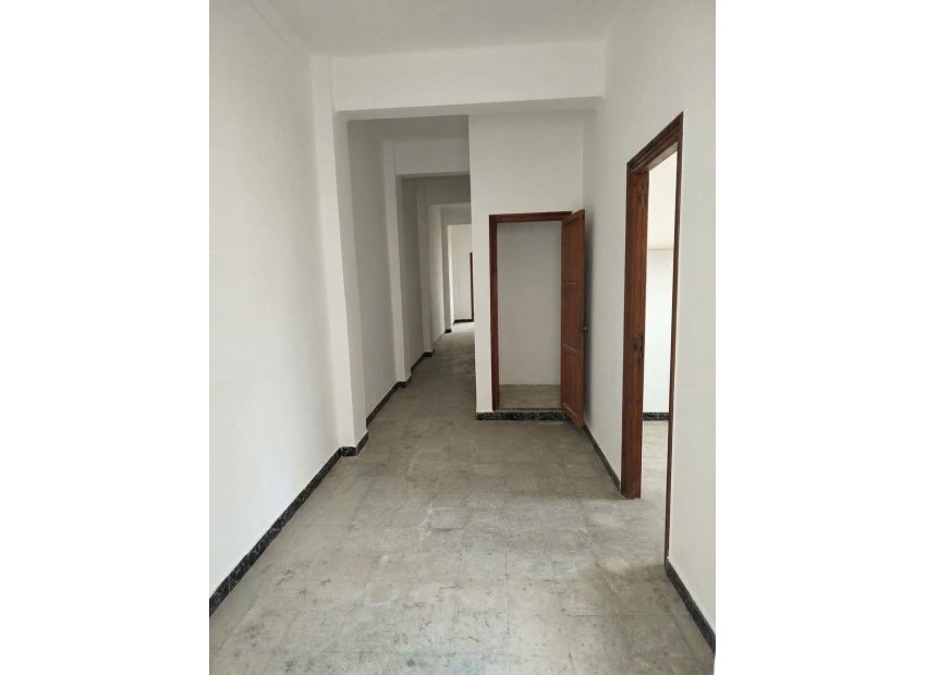 Segunda mano - Apartamento / piso -
Llauri