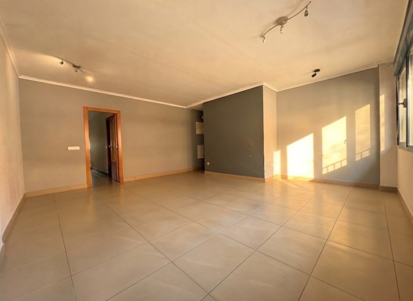 Segunda mano - Apartamento / piso -
Ondara