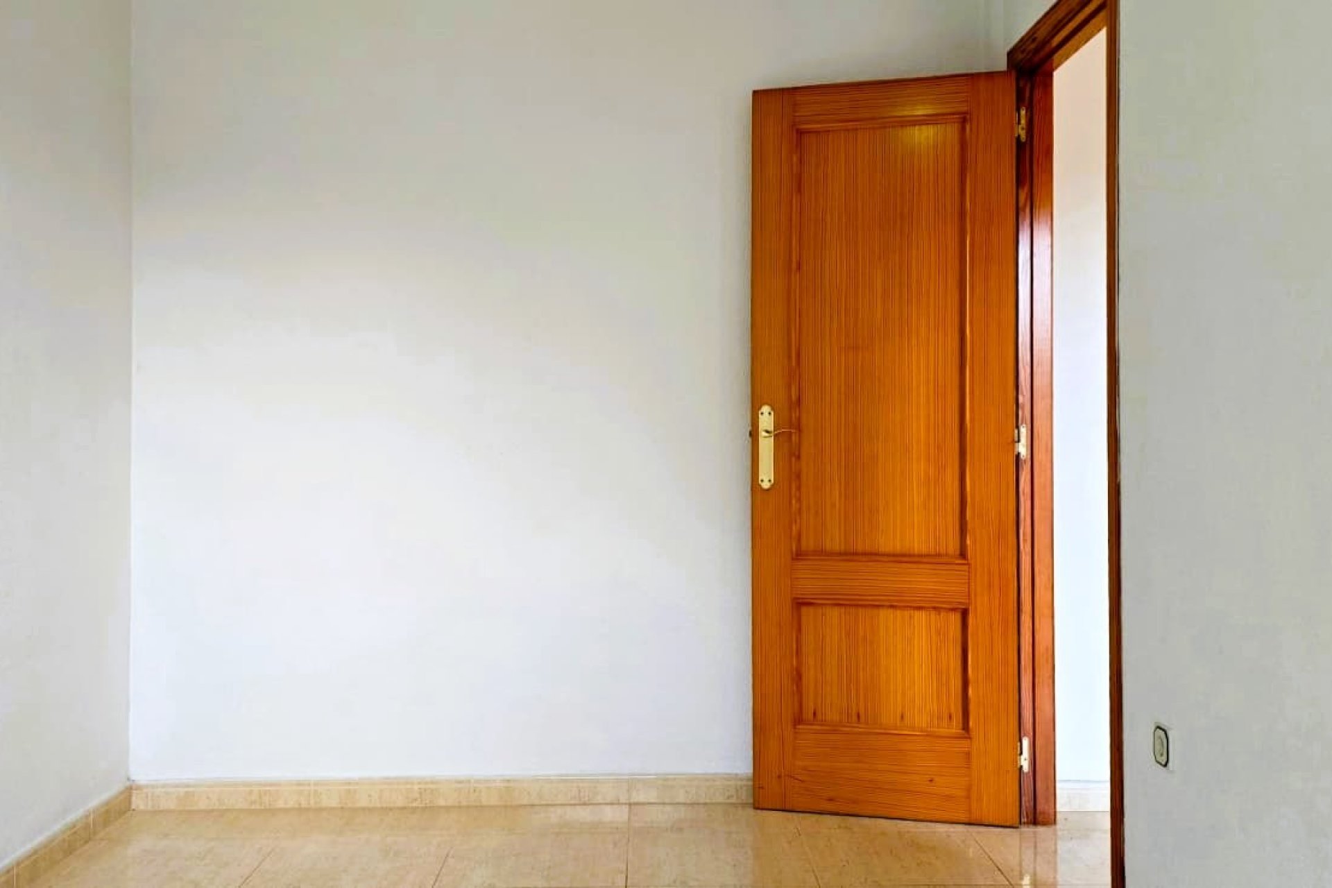 Segunda mano - Apartamento / piso -
Xirles