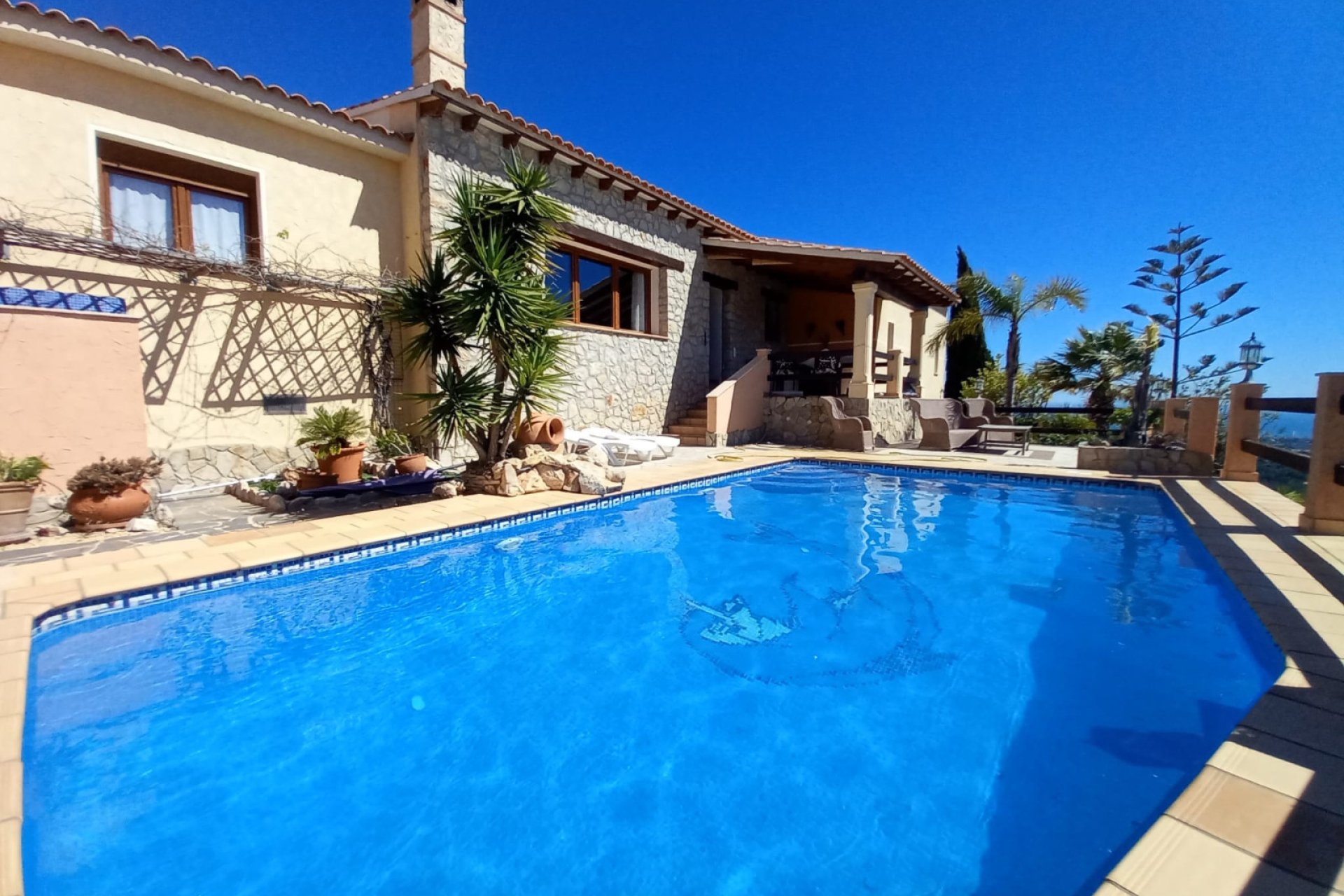 Segunda mano - Chalet independiente -
Alfas del Pí