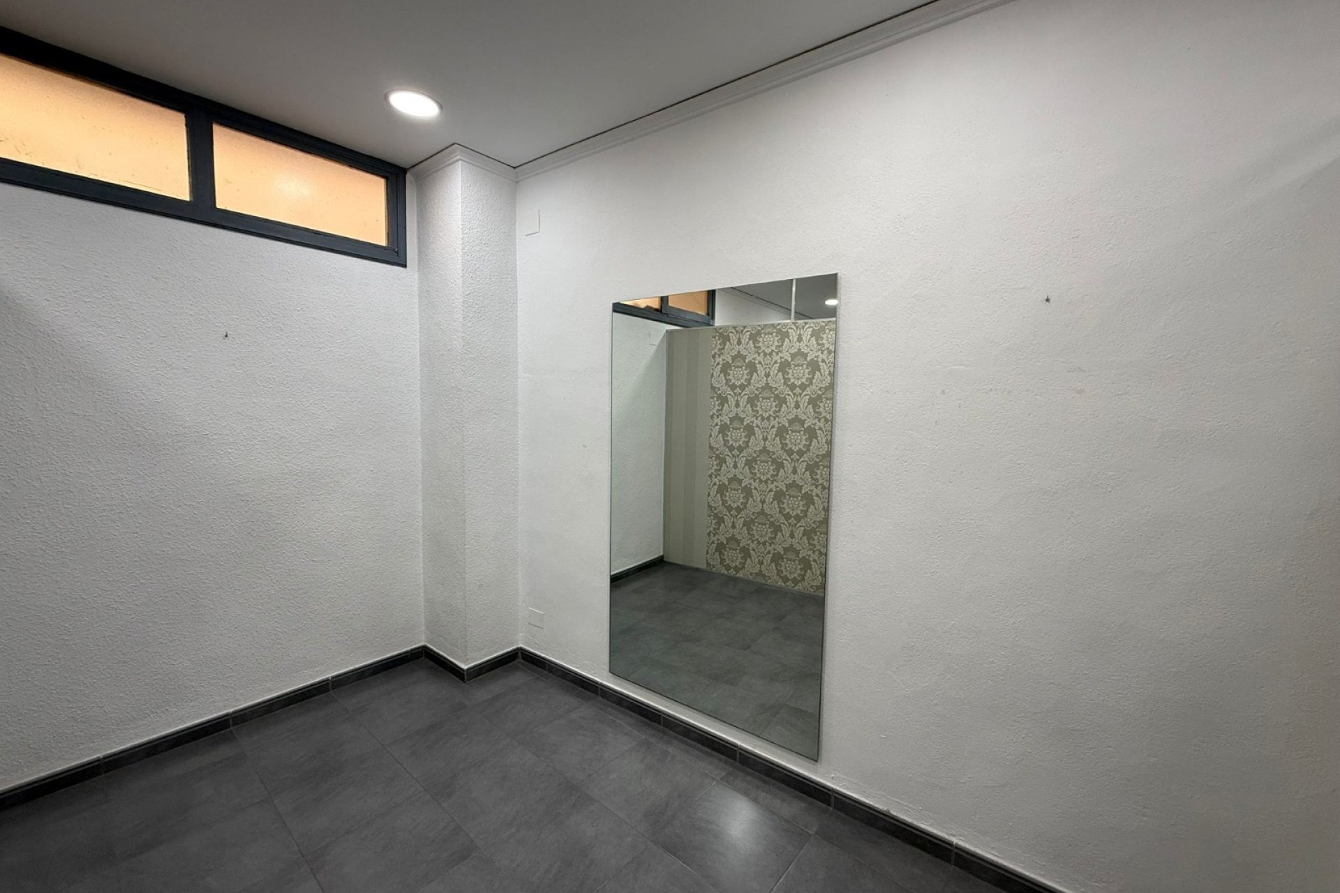 Segunda mano - Local  -
Tavernes de la Valldigna  - Pueblo 