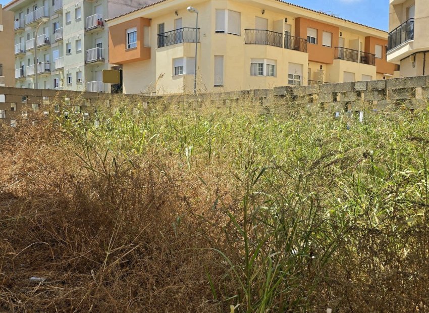 Segunda mano - Parcela / Terreno -
Miramar