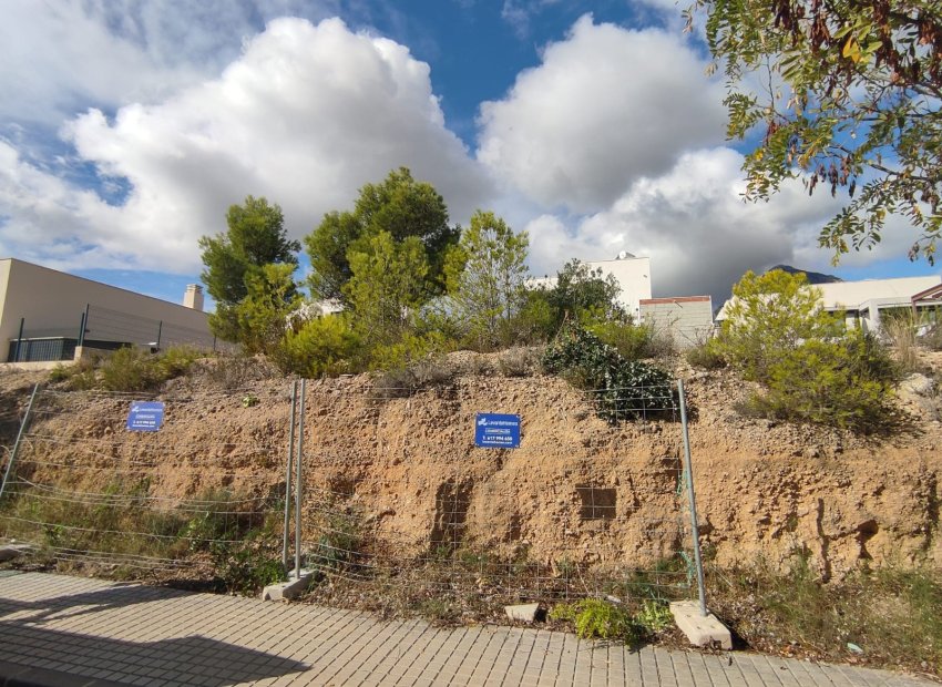 Segunda mano - Solar urbano  -
Polop