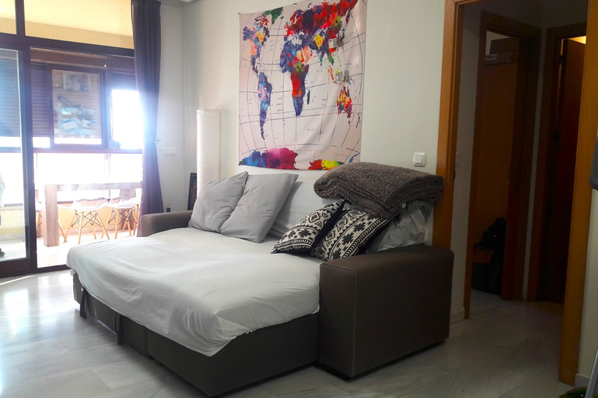 Sofa en salon - Piso en Benidorm (Alcante - Costablanca)