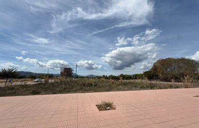 Solar urbano  - Segunda mano - Piles -
                Playa