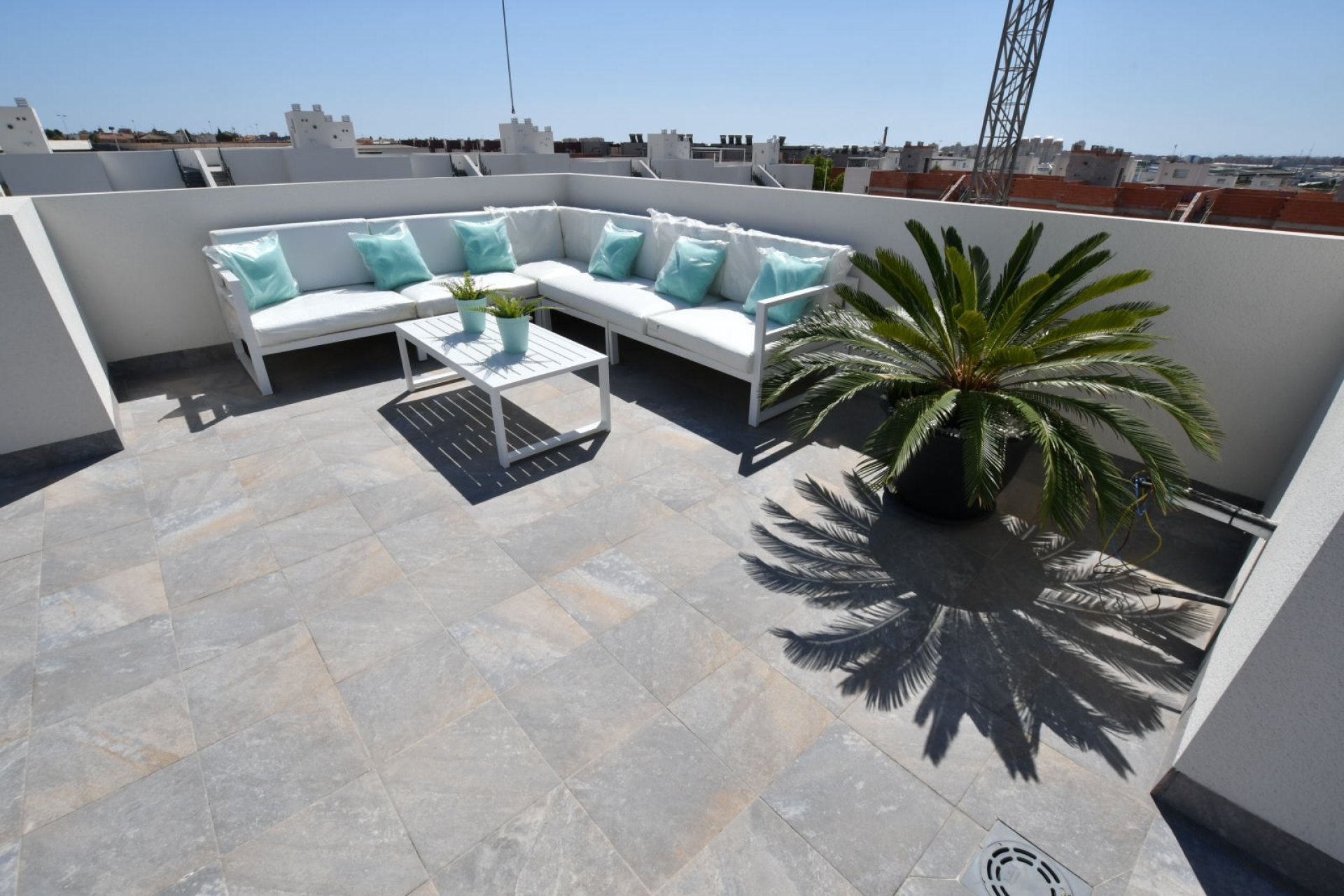 Solarium - Osiedle mieszkaniowe z basenem i ogrodem w San Miguel de Salinas, Alicante (Costa Blanca Południe).