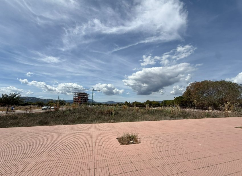 TERRENO - SOLAR URBANO EN VENTA EN PILES CERCA DEL MAR 