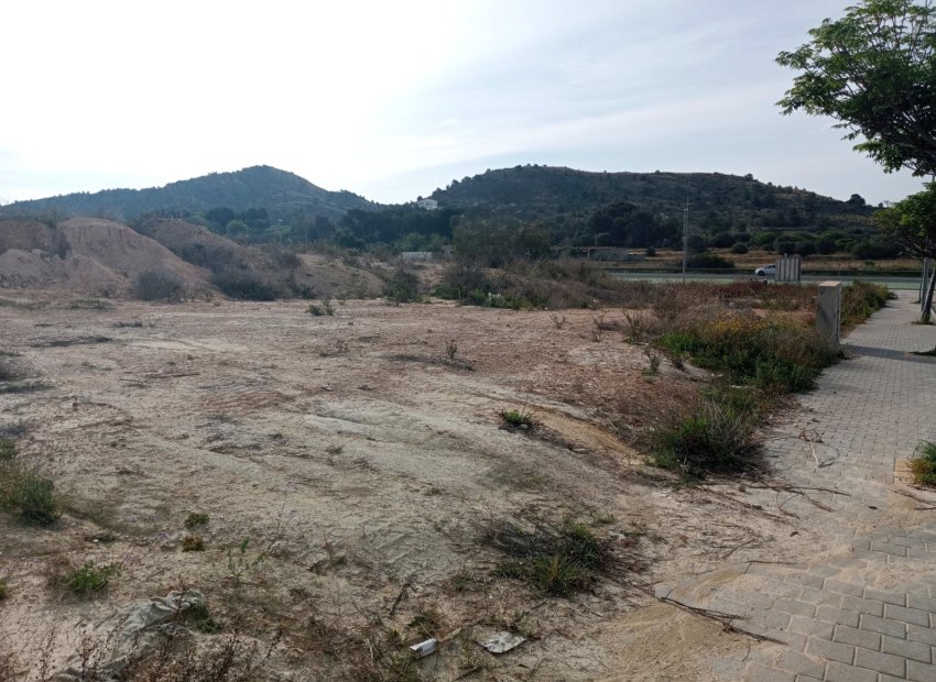 Terreno - Terreno de uso terciario en Villajoyosa (Costa Blanca)