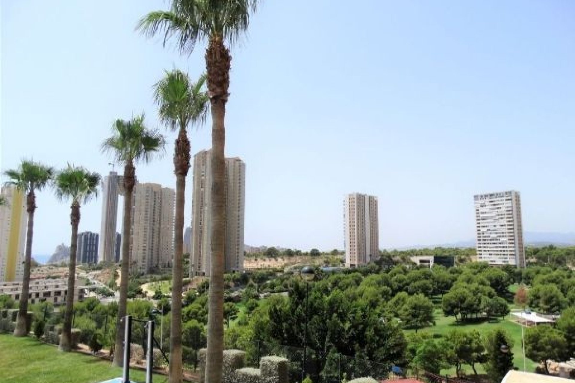 Vistas - Piso con urbanización con piscina en Benidorm Poniente (Costablanca - Alicante)