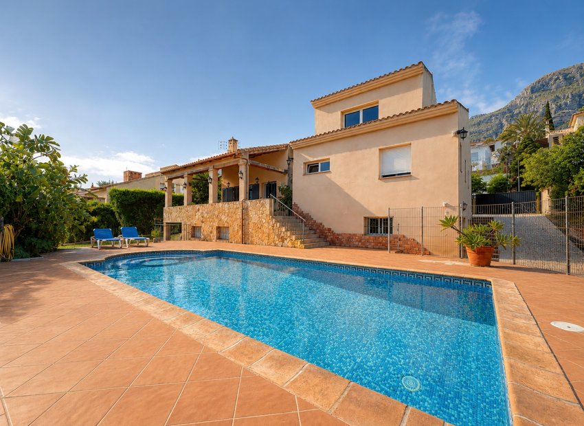Wiederverkauf - Villa -
Denia - Montgó