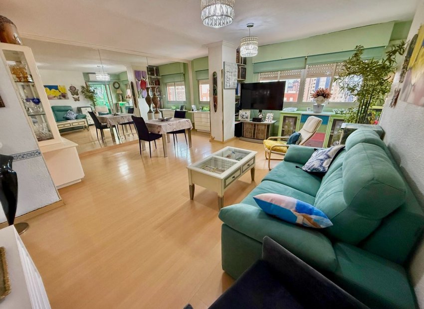 Wiederverkauf - Wohnung -
Benidorm - Levante