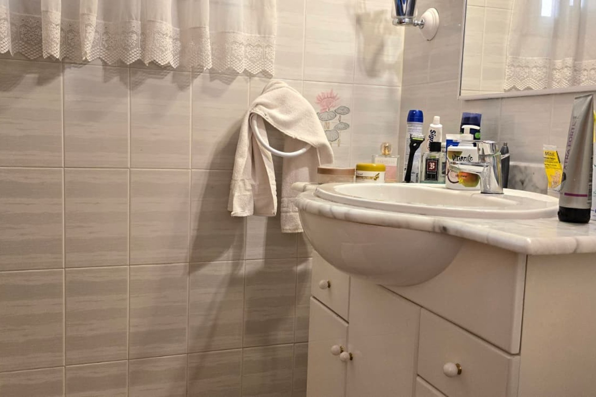 Wiederverkauf - Wohnung -
