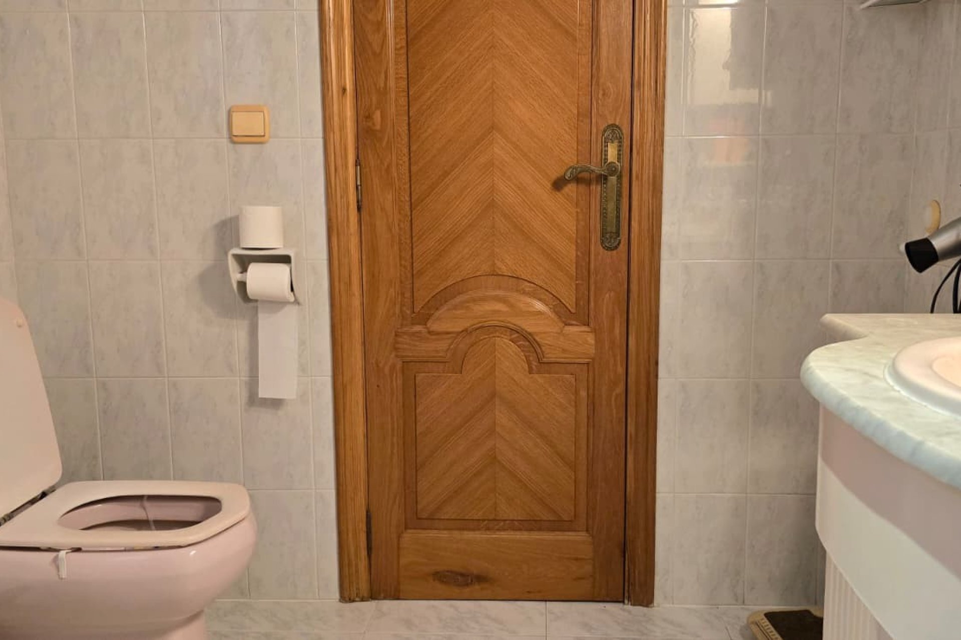 Wiederverkauf - Wohnung -
