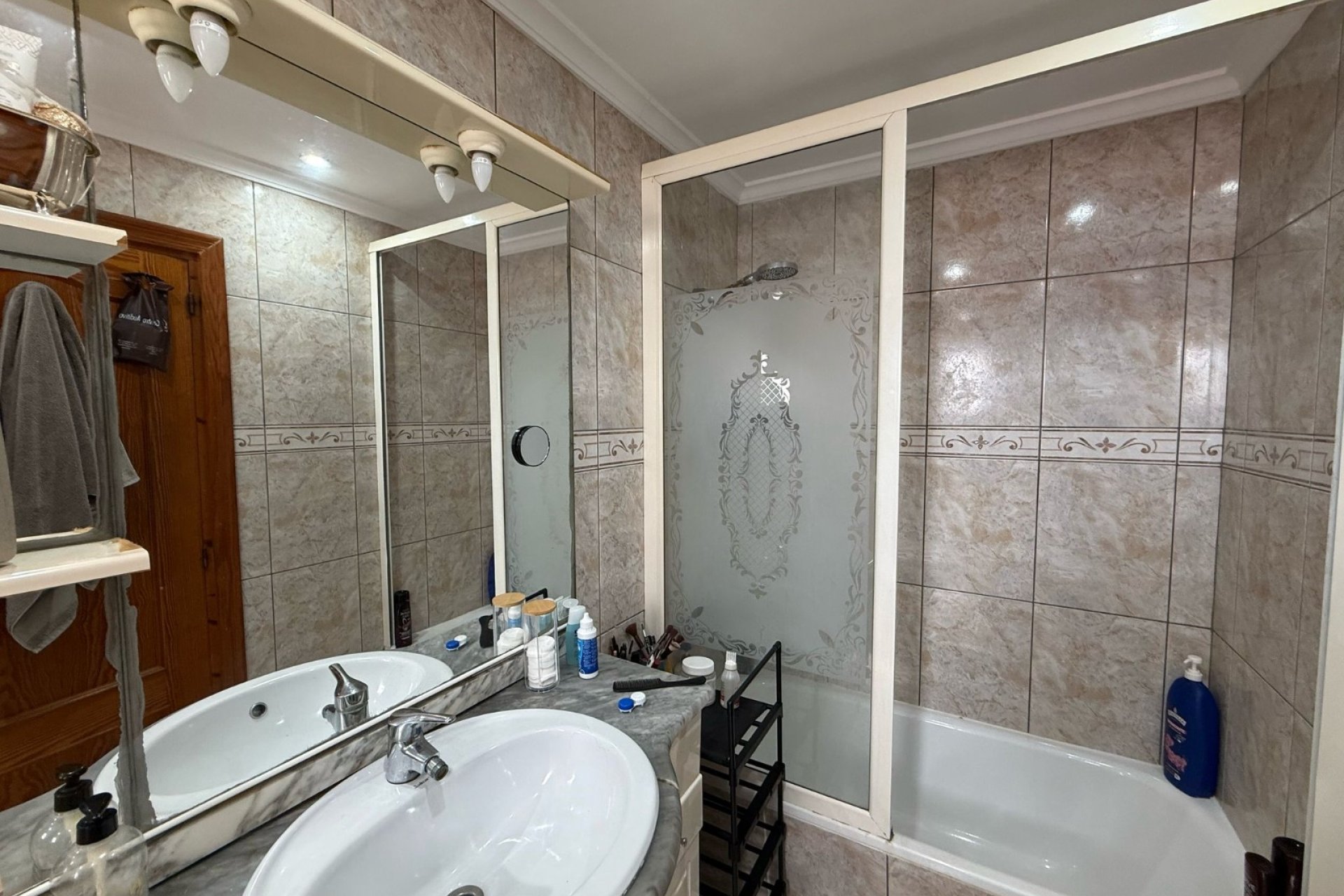 Wiederverkauf - Wohnung -
