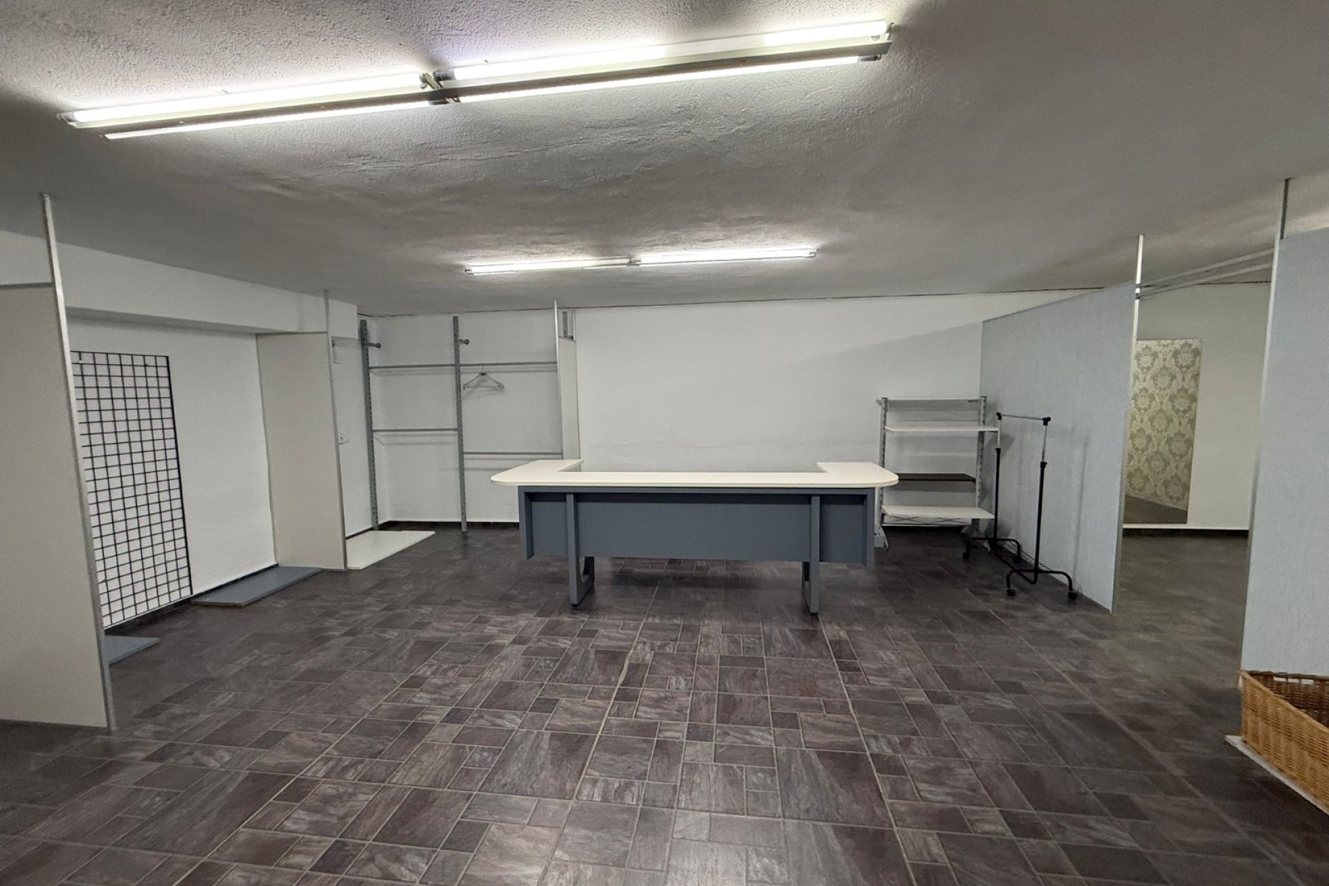 Wiederverkauf -  -

