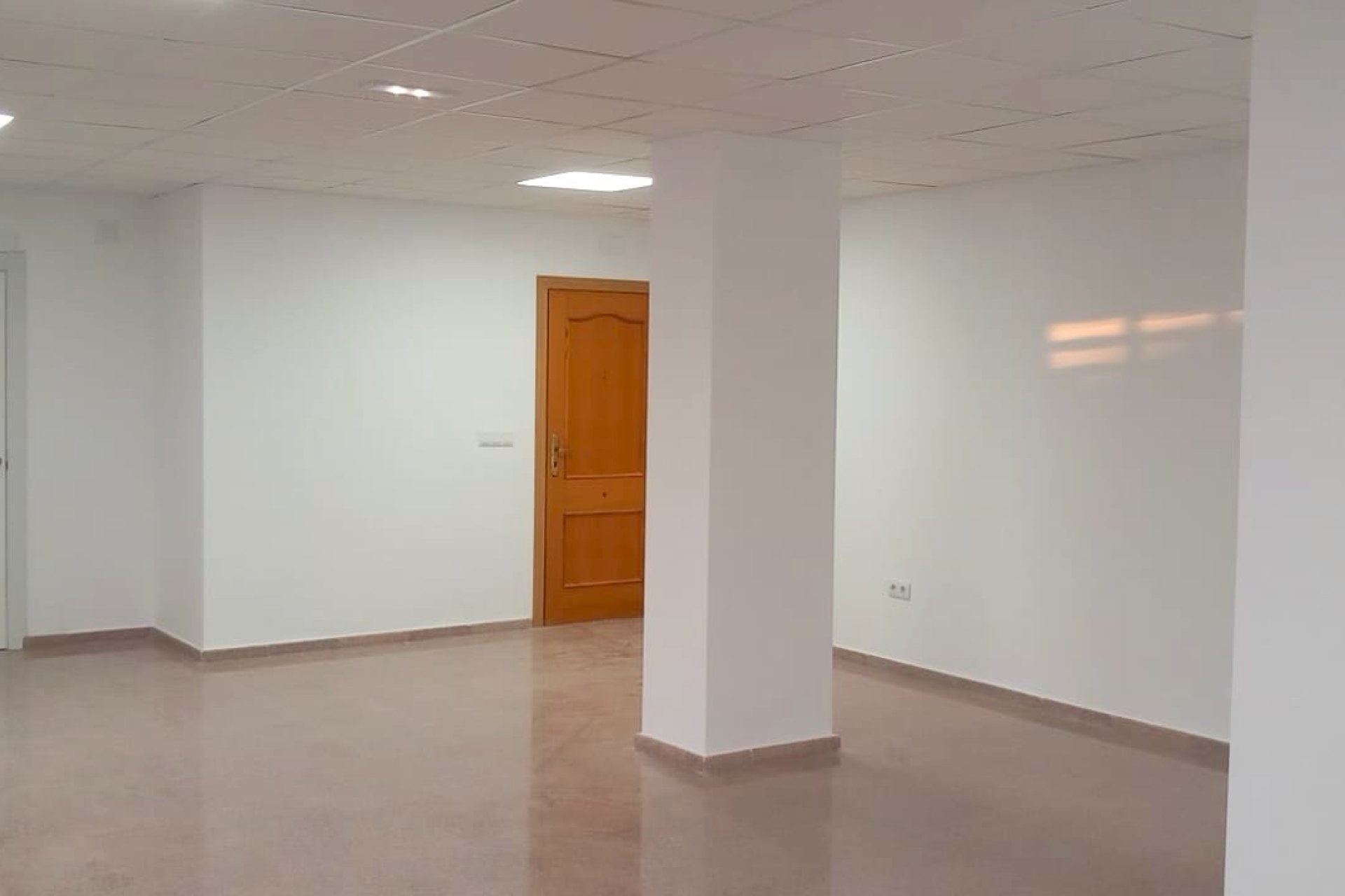 Wynajem długoterminowy - Lokal  -
Callosa De Ensarrià