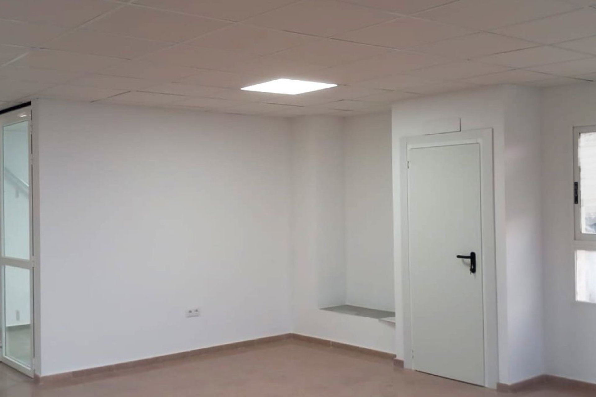 Wynajem długoterminowy - Lokal  -
Callosa De Ensarrià