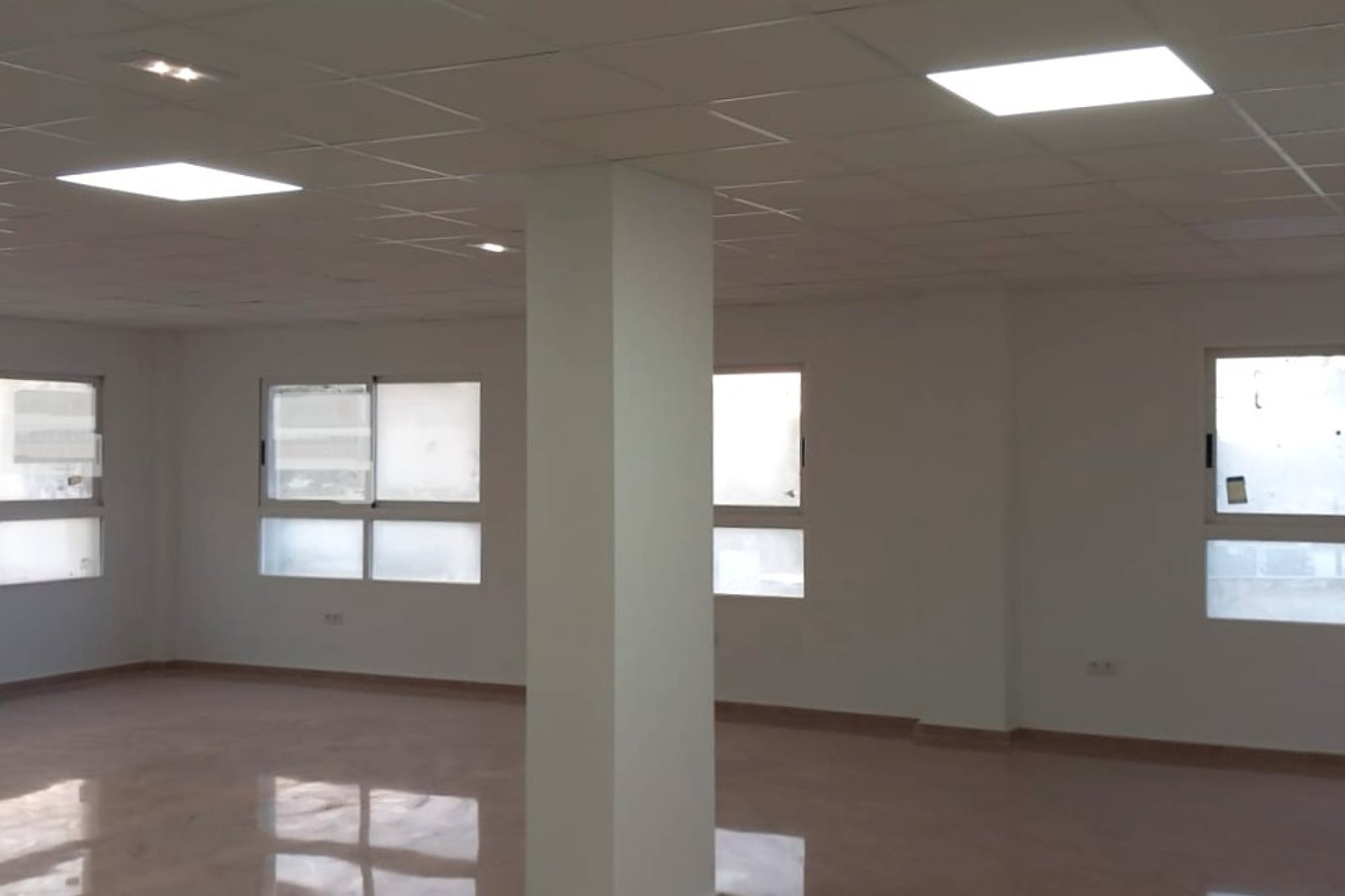 Wynajem długoterminowy - Lokal  -
Callosa De Ensarrià