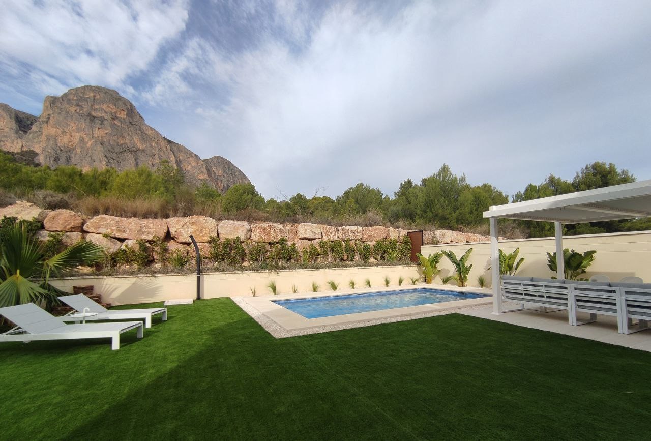 28-23 - Venta. Casa en Polop