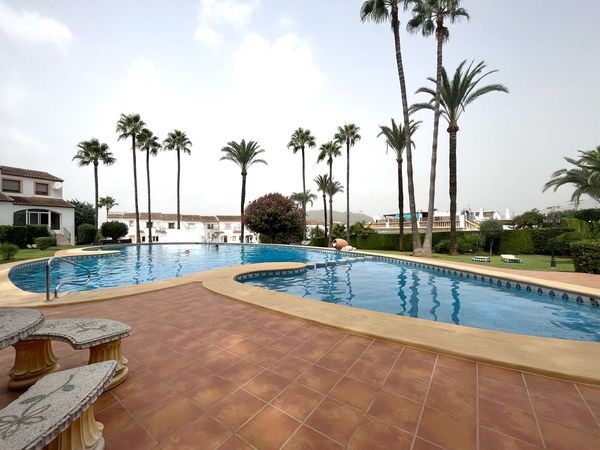 Verkoop. Huis in stad in Pedreguer