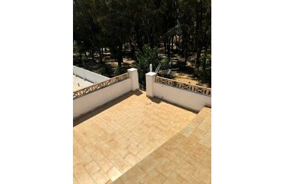 Segunda mano - Pareado  -
Albir - centro