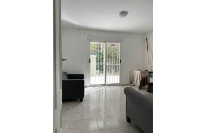 Segunda mano - Pareado  -
Albir - centro