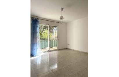 Segunda mano - Pareado  -
Albir - centro