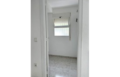 Segunda mano - Pareado  -
Albir - centro