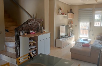 Salon - Encantador chalet en venta independiente en esquina con vistas al mar y la montaña – Polop (Costa Blanca)