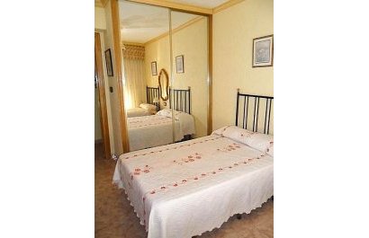 Dormitorio - Piso en venta 2º sin ascensor en el centro de Benidorm a 350m del mar (Costa Blanca)