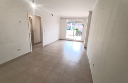 SALÓN COMEDOR - Apartamento en venta en Jesús Pobre, ubicado en una urbanización con piscina.