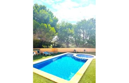 Pool - Charming Villa for Sale – Light and Tranquility in One Home in La Nucía (Costa Blanca)